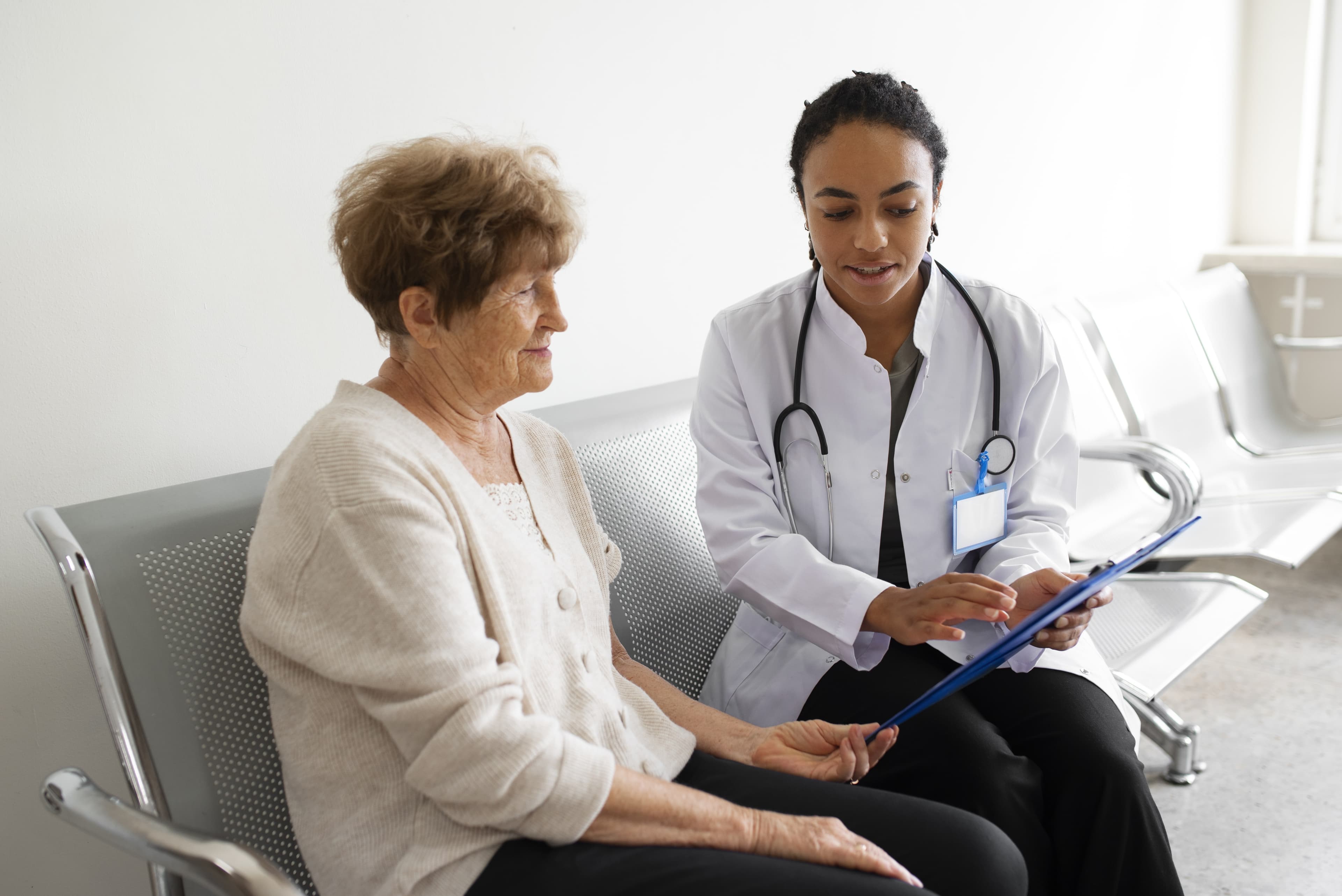 Nutricionista realizando consulta e acompanhamento nutricional