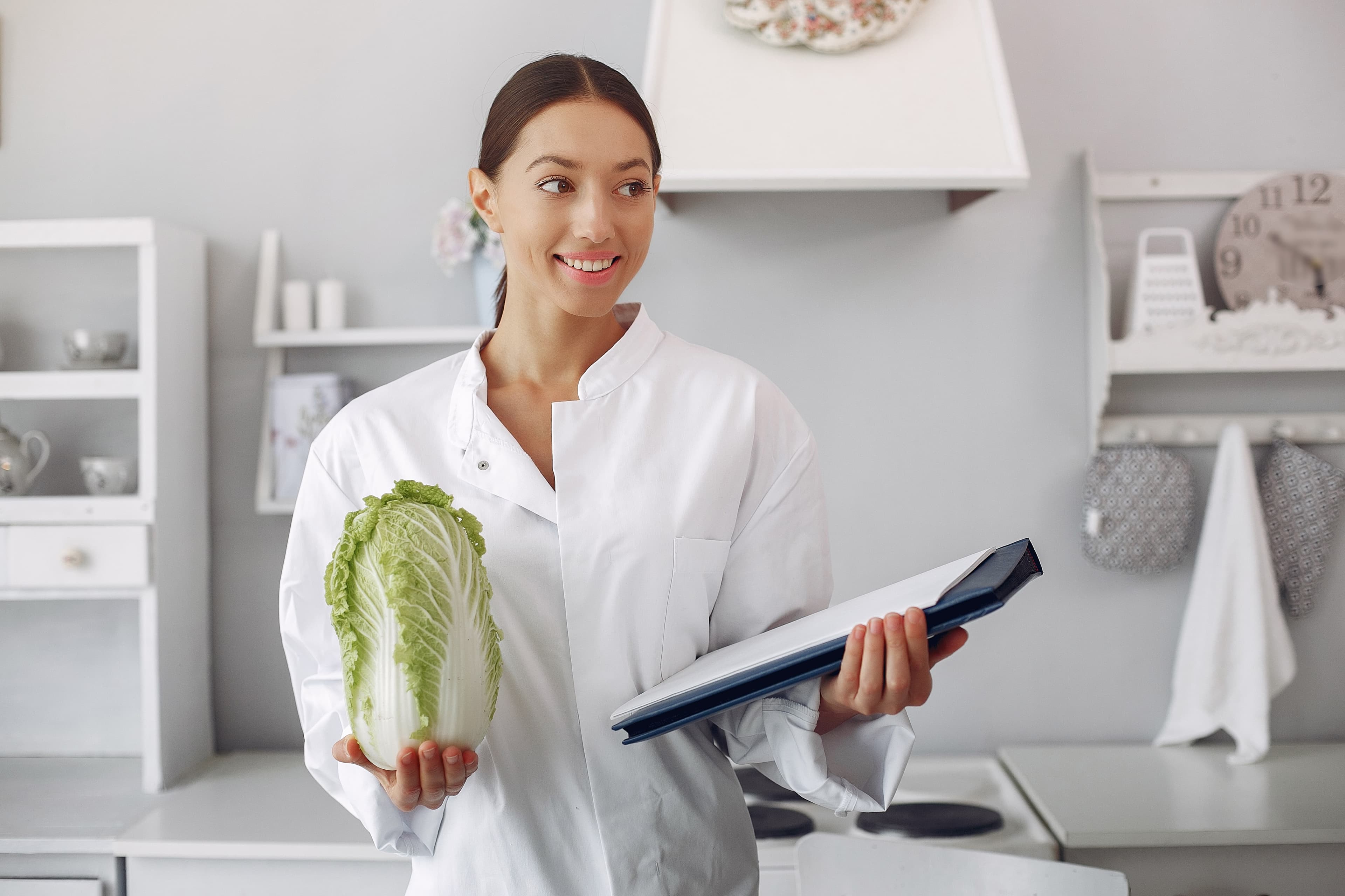 Nutricionista criando plano alimentar personalizado